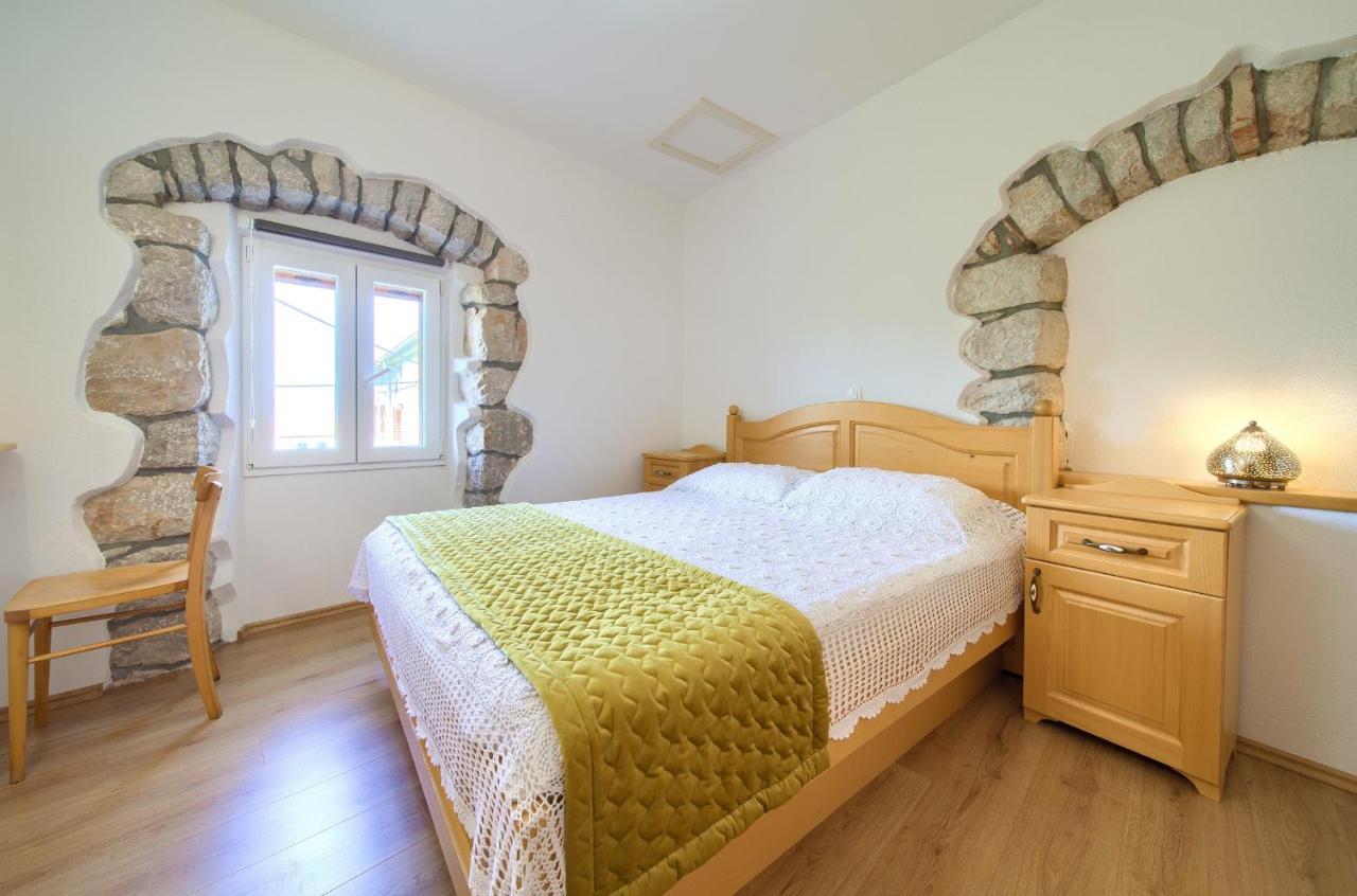 Kuca Dumar Villa Malinska Exteriör bild