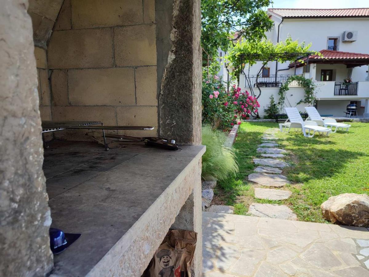 Kuca Dumar Villa Malinska Exteriör bild